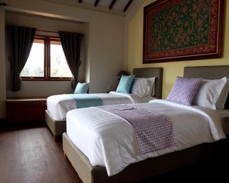 Kemboja Bed and Breakfast Cafe - Malang - Bedroom