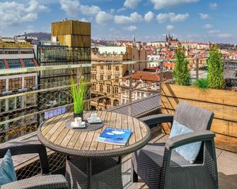 VN3 Terraces Suites by Adrez - Прага - Балкон