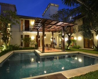 ZEN Rooms Kemang Ampera - Jakarta - Pool