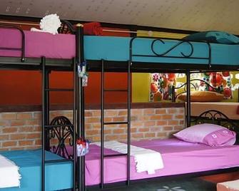 Dorm Des Fleurs - Hostel - Takua Pa - Bedroom