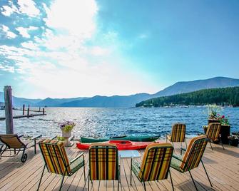 Tranquility Float House on Lk Pend Oreille - Athol - Patio