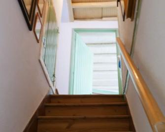 Artsyshortermrentals Monsanto - Monsanto - Stairs