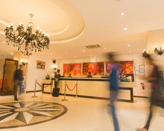 Palms Hotel - Quatre Bornes - Recepción