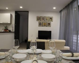 Comfortable Apartasuite - Floridablanca - Dining room