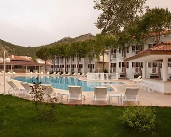 White Hotel - Ölüdeniz - Pileta
