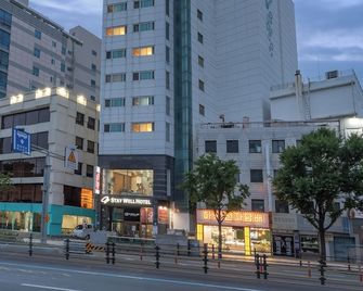Staywell Hotel - פוסן - בניין