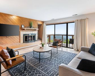 Majestic Mountain View’s from The Cliffs - Wintergreen - Living room