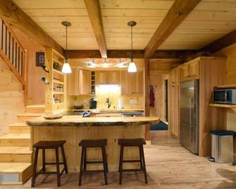 Private Timberframe Rustic Retreat in Pittsburg, NH - Pittsburg - Cocina