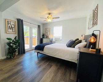 New Listing — Bear Bungalow Hot Springs — Fully Remodeled, Convenient Location - Hot Springs - Schlafzimmer