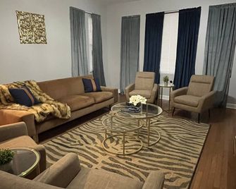 South Shore Home Near Lake for long-term stays, corporate travelers, and nurses - Chicago - Sala de estar