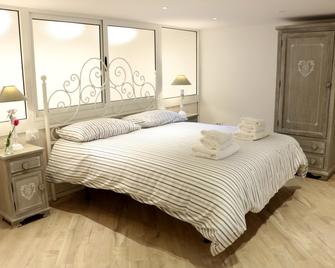 B&b Napoli La Scalinata DI Chiaia - Naples - Bedroom