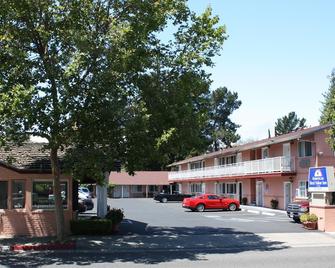 Americas Best Value Inn Sky Ranch - Palo Alto - Rakennus
