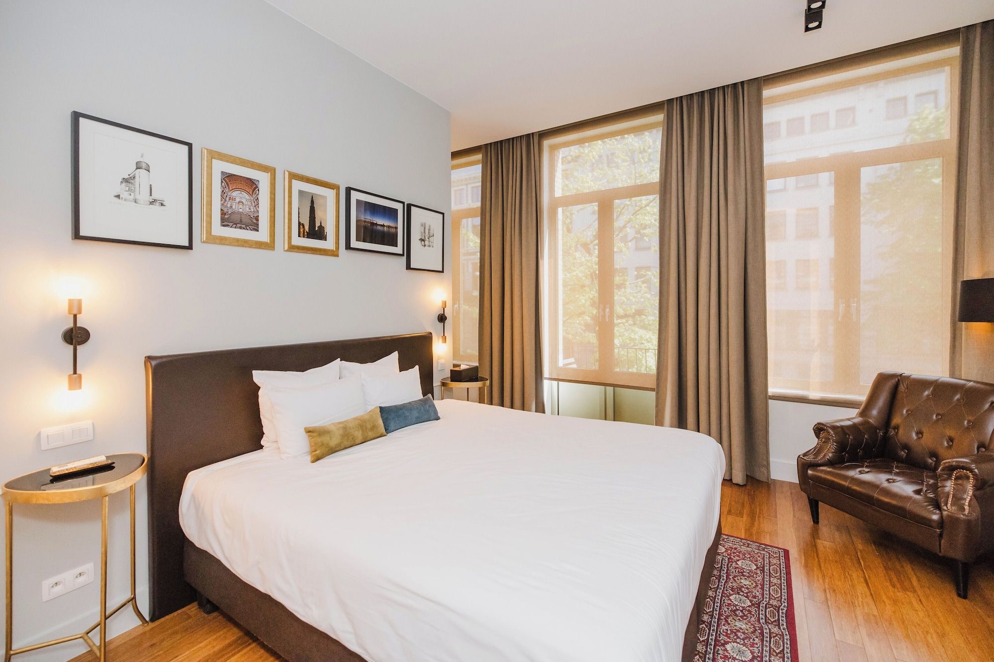 بوتيك هوتل مايزون إيميل