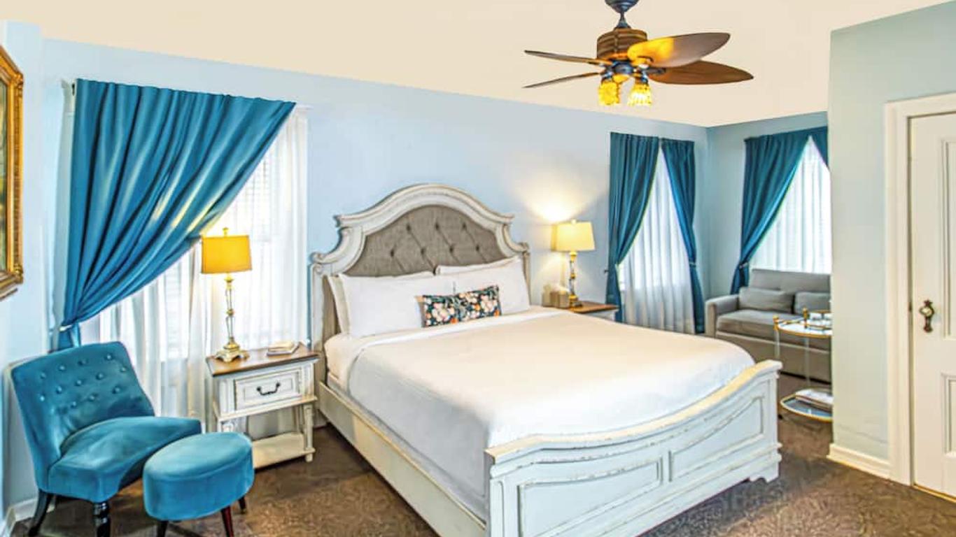 Inn on Charlotte Boutique Hotel