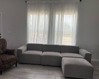 Peaceful Home in the Country - Hondo - Вітальня