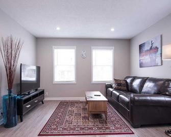 Infinity Home. Endless Perfection ! A++ Location - Minneapolis - Living room