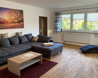Vacation home by the forest / pure nature and relaxation with many hiking opportunities - Hessisch Lichtenau - Sala de estar