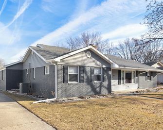 Family-Friendly home in Rochelle, IL - Rochelle - Budova