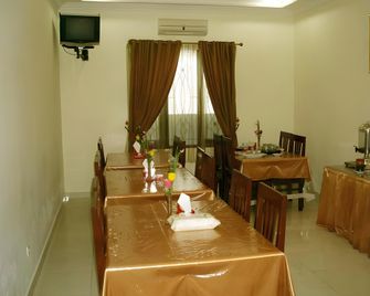 Basana Inn - Biak - Restaurante