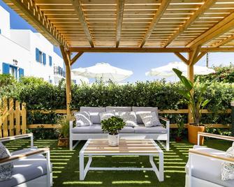 Ikaros Studios & Apartments - Naxos - Patio