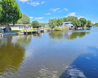 Fisherman's Get-A-Way - Okeechobee