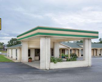 Super 8 by Wyndham Sumter - Sumter - Building