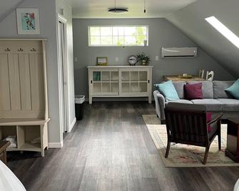 Charming studio in amazing Louisville with WiFi, AC - Louisville - Sala de estar