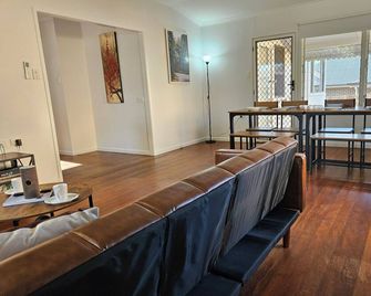 Seabreezeretreat @ Bayside-Redlands-Cleveland-Brisbane-Goldcoast! - Cleveland - Dining room