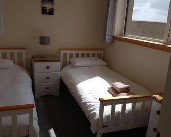 Lindisfarne Self Catering - Stromness - Bedroom
