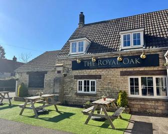 Oakrooms - Grantham - Building