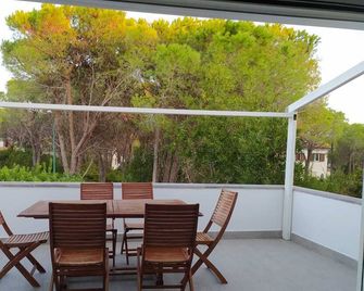Beach House Near The Beach - 4 Sleeps - Cala Liberotto - Balcony