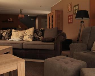 Maas&Mechelen B&B Massage & Wellness - Maasmechelen - Sala de estar