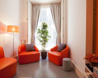 Porto Lounge Hostel & Guesthouse by Host Wise - Porto