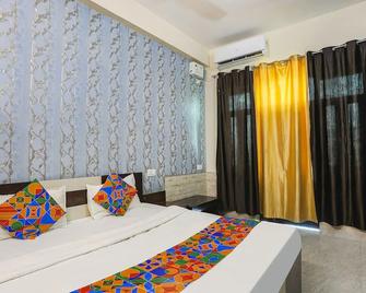 Fabhotel Royal Stay Inn - Prayagraj - Bedroom