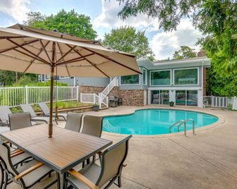 Spacious Rochester Home w/ Heated Pool & Hot Tub! - Rochester