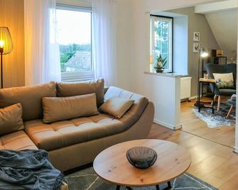 Awesome Apartment In Bernburg With Wifi - Bernburg - Wohnzimmer