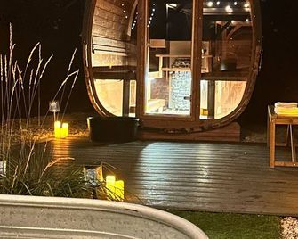 ليك سايد فيلا آند نورديك سبا - بينتيكتون