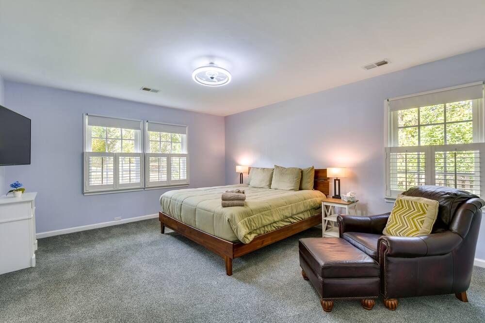 13 Mi to Annapolis: Dog-friendly Home w/ Fire Pit!