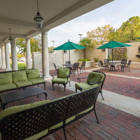 Patio view of Hampton Inn & Suites Vicksburg