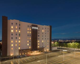 Staybridge Suites Saltillo - Saltillo - Edificio