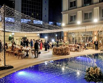 Istanbul Gonen Hotel - Istanbul - Piscina
