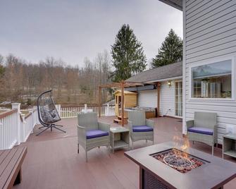 Sauna, Spa and Stargazing Coudersport Home! - Coudersport - Patio