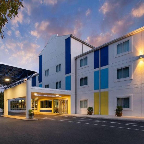 Days Inn by Wyndham Penn State image 1