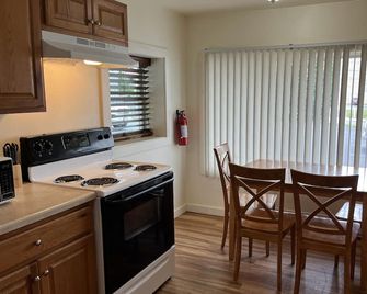 City Fox 3, #3 of 4 recent renovation in Oneonta, convenient to All Star Village - Oneonta - Cucina