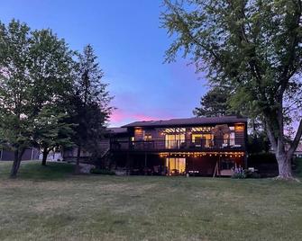 On the Shores of Algonquin w/ Private Dock - Lower Level - Hastings - Edificio