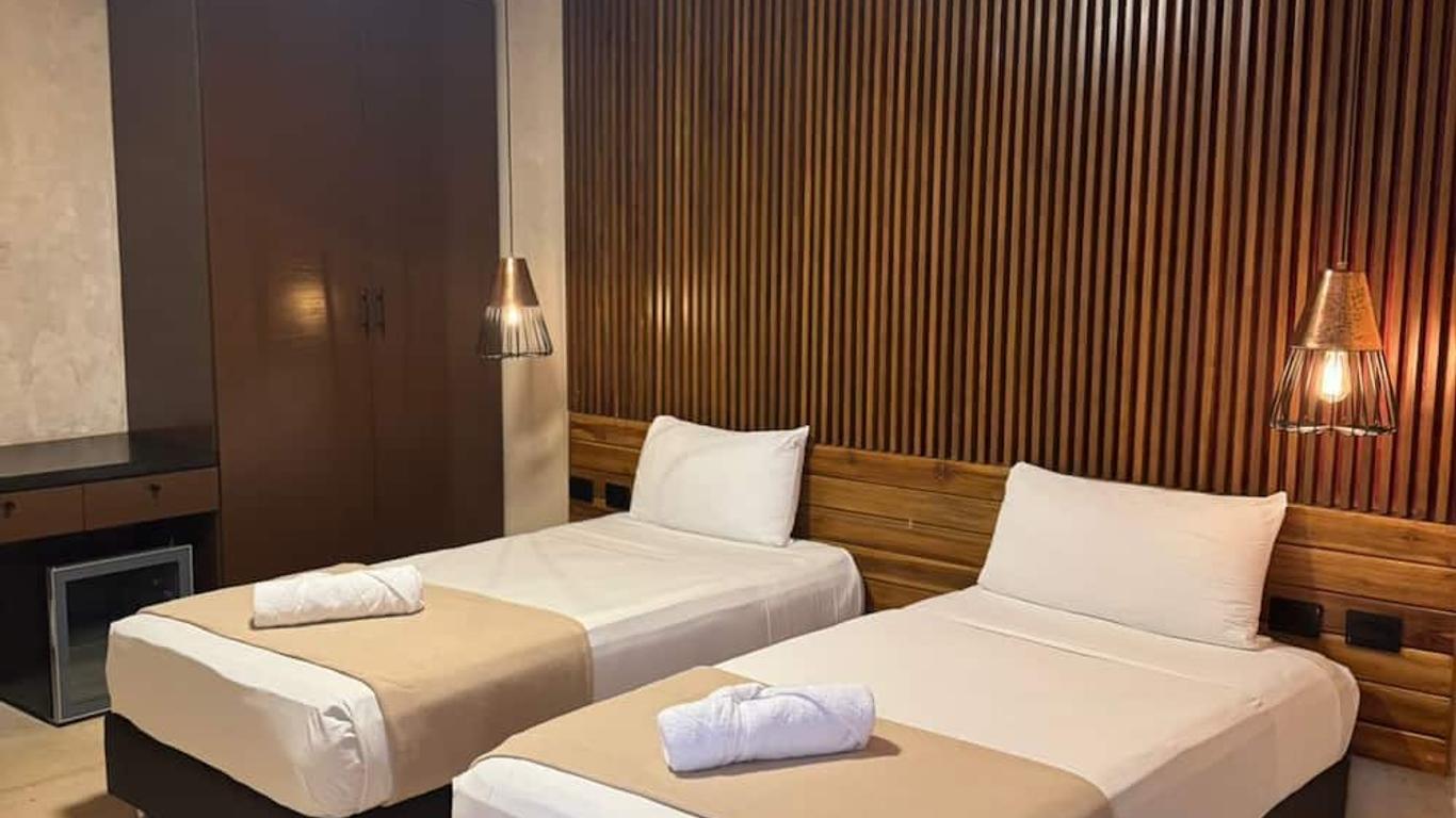 Esduma Bohonito Hotel By Maria Carlota