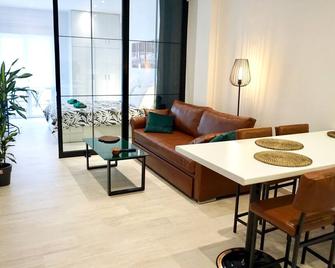 Industrial Style Studio in Athens - Athens - Living room