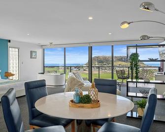 Horizon Deluxe Apartments - Stanley - Essbereich