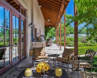 Custom Winemaker's home - WALKING distance to 9 wineries! This is the place. - Kenwood - Patio