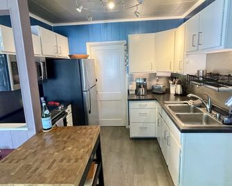 Avalon Guesthouse : Eastside Suite - Grand Marais - Kuchnia
